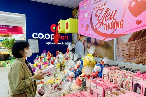 Thị trường quà tặng 20-10 ở TP. Nha Trang: Sôi động, đa dạng mặt hàng