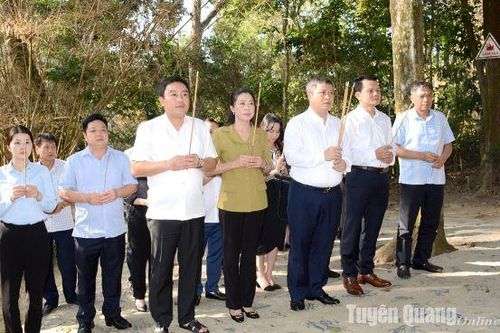 Đoàn công tác của Ủy ban Kiểm tra Trung ương dâng hương tại Khu di tích Quốc gia đặc biệt Tân Trào