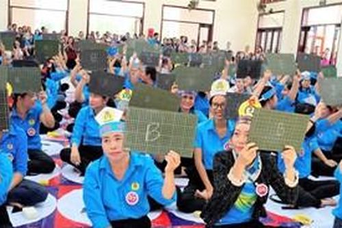 Đoàn viên, lao động nữ tham gia thi tìm hiểu chính sách pháp luật