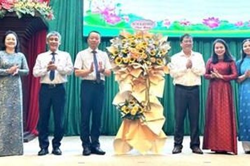 Biểu dương phụ nữ cơ sở giỏi