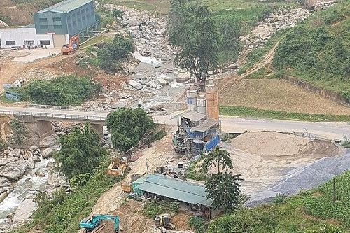 Lào Cai: Cam kết tháo dỡ và di chuyển trạm trộn bê tông tại chân cầu Móng Sến trước ngày 31/10