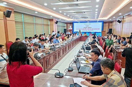 Bắn pháo hoa kỷ niệm 60 năm Ngày thành lập tỉnh Quảng Ninh
