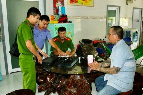 Bắt tạm giam đối tượng cho vay với lãi suất 730%/ năm