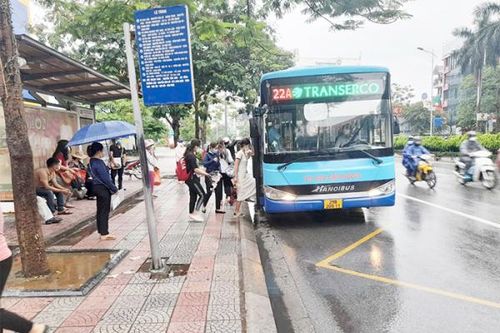 Tăng giá vé buýt, người dân có 'quay lưng' với phương tiện công cộng?
