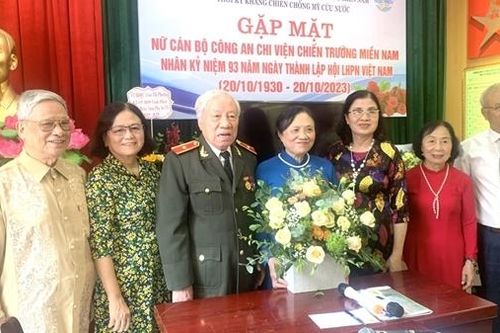 Gặp mặt các nữ Công an chi viện chiến trường miền Nam nhân ngày 20/10