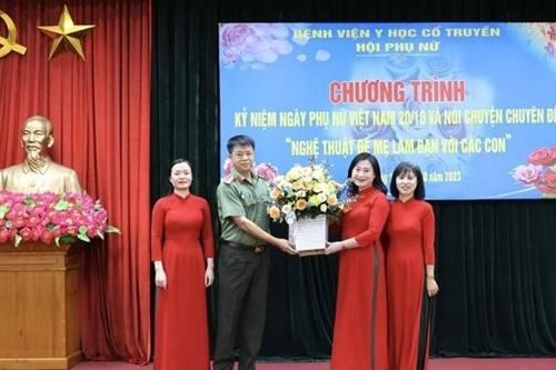 Tổ chức gặp mặt và nói chuyện chuyên đề ' Nghệ thuật để mẹ làm bạn với các con'.