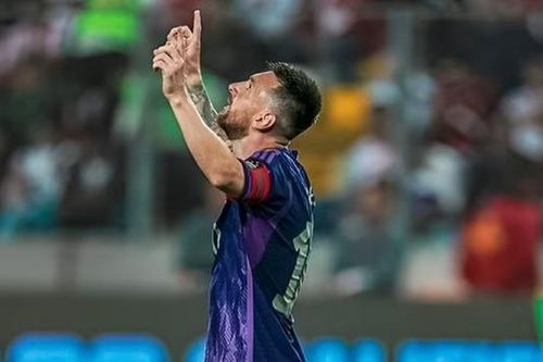 Messi lập cú đúp , Argentina củng cố ngôi đầu