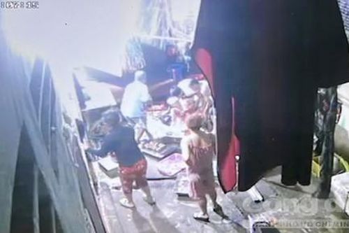Ngã úp mặt vào chảo dầu đang sôi, người phụ nữ tử vong thương tâm