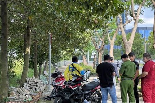 Phát hiện thi thể người đàn ông trong bụi rậm sình lầy ở Thủ Đức