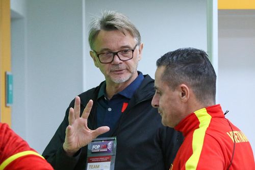 HLV Troussier: Thua Hàn Quốc 0-6 tốt hơn thắng Palestine