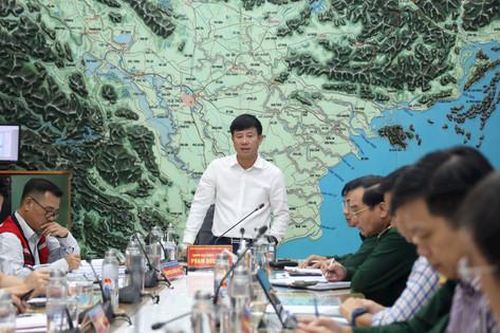 Tập trung tìm kiếm 13 ngư dân mất tích trên biển