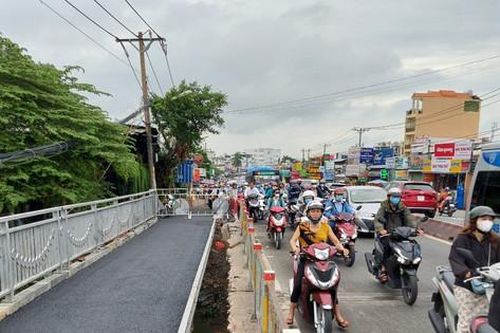 Thông nút kẹt xe gây ám ảnh trên Quốc lộ 13