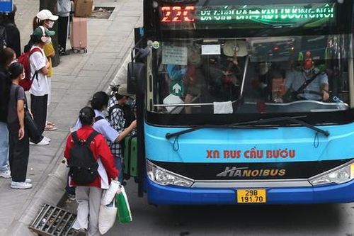 Ý kiến đa chiều sau đề xuất tăng giá vé xe buýt của Sở Giao thông Vận tải Hà Nội