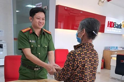 Gọi điện cho cụ bà 'dọa' bắt giam rồi yêu cầu chuyển tiền