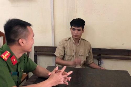 Bắt giữ đối tượng mua bán trái phép chất ma túy trước cửa chợ Hàng Da