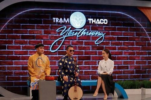 Chàng trai khiếm thị gửi tâm sự vào tiếng đàn nguyệt