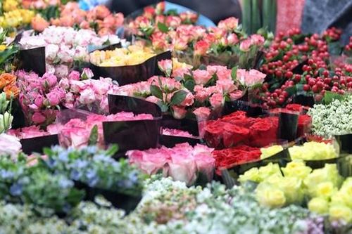 Thị trường hoa tươi nơi đông đúc, nơi vắng vẻ trước ngày 20/10