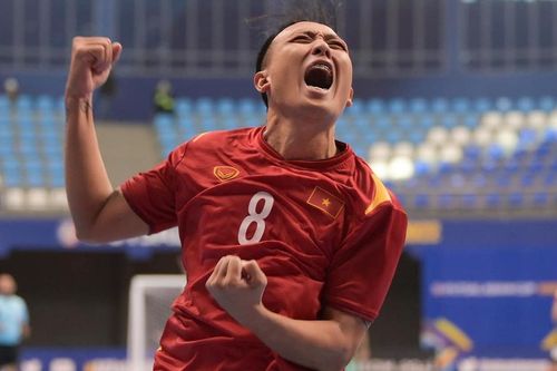 Cầu thủ thuận chân trái lập 2 kỷ lục chưa từng có cho ĐT Việt Nam ở World Cup, khiến FIFA phải khen ngợi