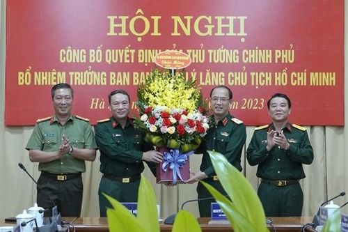Công bố quyết định của Thủ tướng Chính phủ về công tác cán bộ