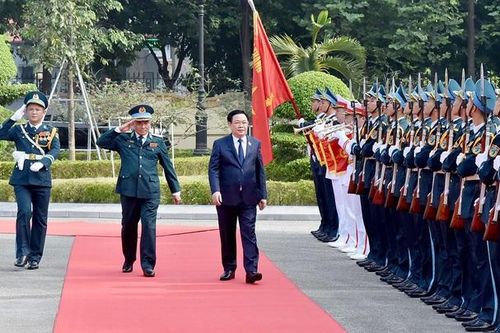 Chủ tịch Quốc hội dự lễ kỷ niệm 60 năm Ngày truyền thống Quân chủng Phòng không-Không quân