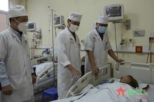 Phấn đấu nâng chất lượng khám, điều trị bệnh