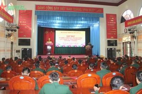 Gặp mặt kỷ niệm 77 năm Ngày truyền thống lực lượng vũ trang Quân khu 2