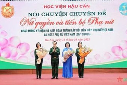 Học viện Hậu cần nói chuyện chuyên đề về nữ quyền và tiến bộ phụ nữ