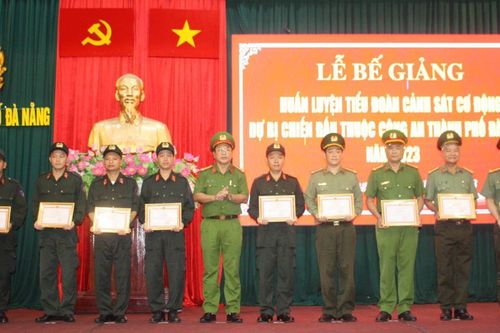 434 cán bộ chiến sĩ Công an TP Đà Nẵng hoàn thành khóa huấn luyện Cảnh sát cơ động dự bị chiến đấu