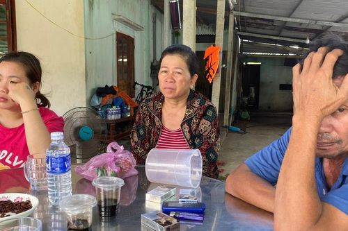 Người nhà của 13 ngư dân mất tích trên vùng biển Trường Sa: 'Còn tìm là còn hy vọng…'
