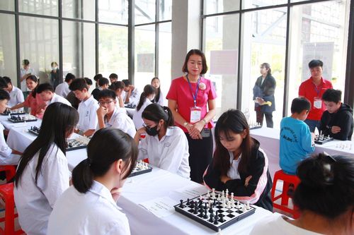 Học sinh miền núi Quảng Ninh tranh tài đấu cờ vua