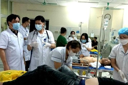 Đình chỉ quán ăn vỉa hè trong vụ 5 người nhập viện sau khi ăn lẩu