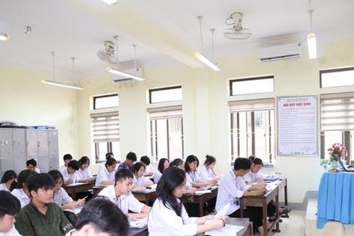 Hàng trăm giáo viên bỗng thành 'con nợ'