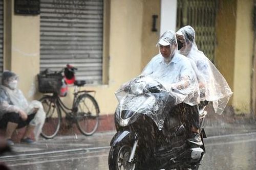 Vừa đón gió mùa vừa ảnh hưởng của bão, miền Bắc chuyển mưa lạnh