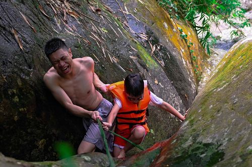 Hành trình leo đèo, vượt suối trekking Cửa Tử