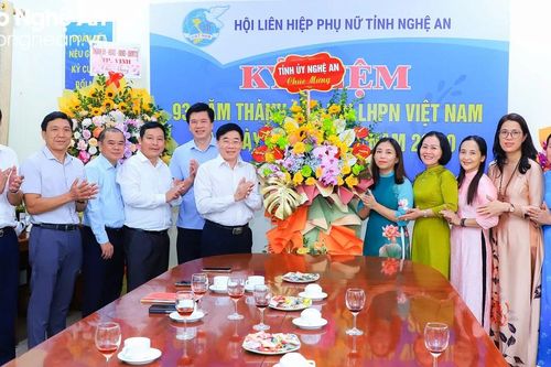 Lãnh đạo tỉnh Nghệ An chúc mừng Hội Liên hiệp phụ nữ tỉnh nhân ngày 20/10