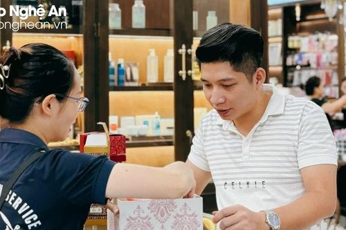 Thị trường hoa, quà tặng 'tăng nhiệt' cận ngày 20/10