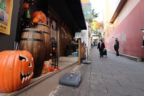 Sau 1 năm thảm kịch giẫm đạp, Hàn Quốc ngừng đón Halloween
