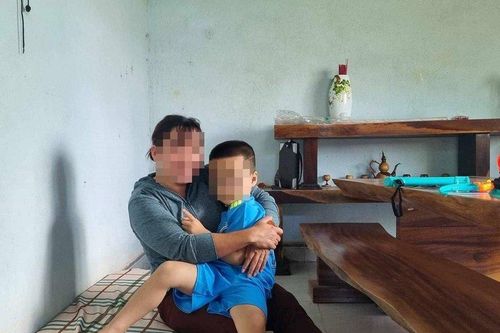 Vụ bé trai khoảng 4 tuổi bị thả giữa đường: Thông tin bất ngờ