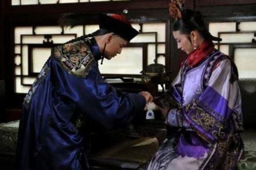 Thái y ra vào hậu cung không thể tránh khỏi việc tiếp xúc với các phi tần, hoàng thượng sao lại không lo lắng?