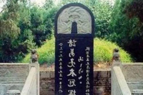Ngôi mộ của Gia Cát Lượng bị đào lên, cảnh tượng trong lăng gây chấn động lịch sử