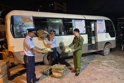 Lai Châu: Phát hiện 920kg xúc xích và chả cá đã chảy nước