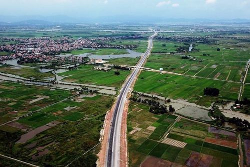 Quảng Trị bàn giải pháp gỡ khó dự án Đường ven biển kết nối hành lang kinh tế Đông Tây
