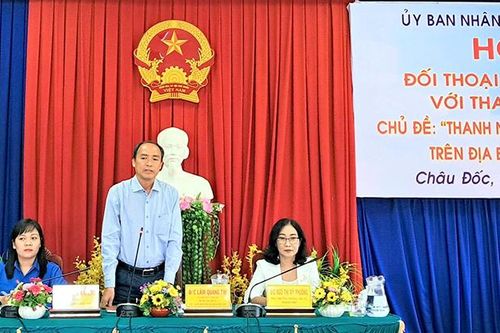 Chủ tịch UBND TP. Châu Đốc đối thoại với thanh niên