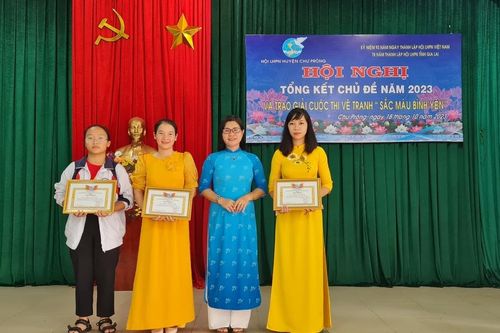 Phụ nữ Chư Păh, Chư Prông tổng kết chủ đề năm 2023 và trao giải cuộc thi vẽ tranh 'Sắc màu bình yên'
