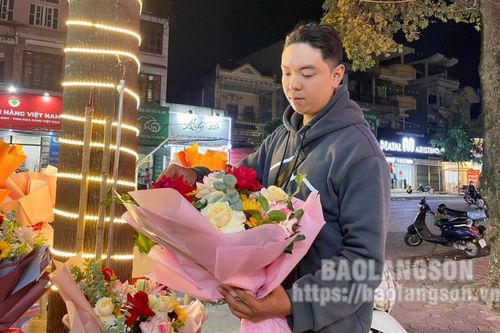 Sôi động thị trường quà tặng ngày 20/10