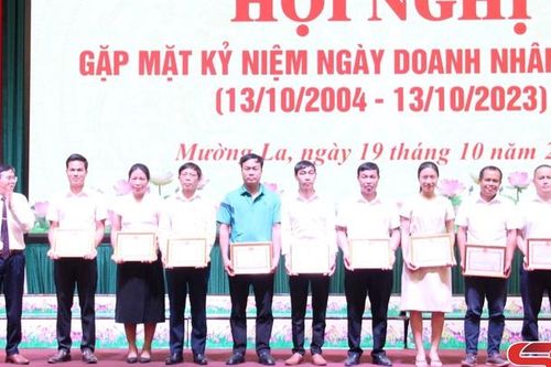 Mường La gặp mặt kỷ niệm Ngày Doanh nhân Việt Nam