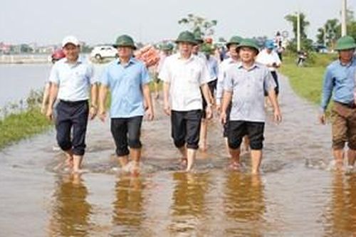 Bí thư Tỉnh ủy Lê Trường Lưu kiểm tra khắc phục hậu quả mưa lũ tại Quảng Điền