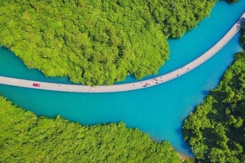 Cây cầu nổi có một không hai ở Trung Quốc bắc qua sông không dùng trụ