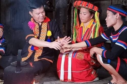 Vị già làng mang sắc phục Công an ở Thượng Minh