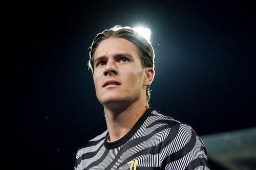 Hé lộ nguyên nhân tiền vệ Juventus dính đến cá độ
